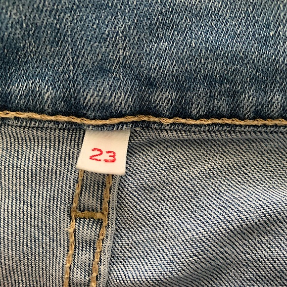 Levi’s Cropped Flare Denim - Picture 3 of 4